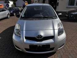 Silber Gebraucht 2009 Toyota Yaris Cool Limousine | 2.500 € (Guter Preis)