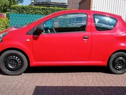 Rot Gebraucht 2009 Toyota Aygo Kleinwagen | 1.850 € (Fairer Preis)