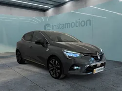 Grau Gebraucht 2020 Renault Clio V Bose Edition Limousine | 17.888 € (Etwas zu teuer)