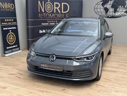 Delfingrau metallic (metallic) Gebraucht 2023 VW Golf VIII Life Kombi | 22.949 € (Guter Preis)