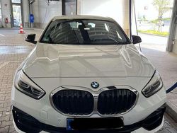 Weiß Gebraucht 2021 BMW 118 Sport Line Kleinwagen | 22.400 € (Fairer Preis)
