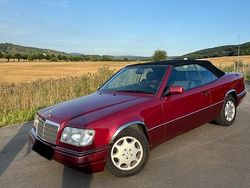 Rot Gebraucht 1993 Mercedes E220 Cabrio | 25.900 €