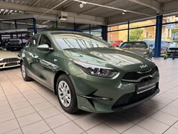 Experience grün met. Neu 2025 Kia Ceed Vision Limousine | 25.490 € (Etwas zu teuer)