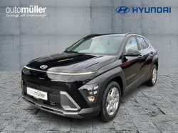 Schwarz abyss black / mic Gebraucht 2023 Hyundai Kona Trend SUV | 24.488 € (Superpreis)