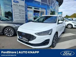 Frostweiß Gebraucht 2024 Ford Focus Titanium Kombi | 24.990 € (Fairer Preis)