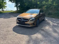 Gold Gebraucht 2017 Mercedes A180 Kleinwagen | 18.499 € (Fairer Preis)