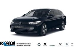 Schwarz (grenadillschwarz) Neu 2025 VW Passat IQ Drive Kombi | 58.930 € (Teuer)