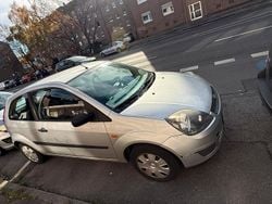 Grau Gebraucht 2007 Ford Fiesta Kleinwagen | 1.100 € (Superpreis)