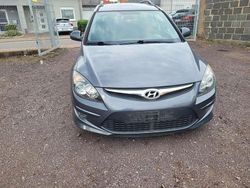 Grau Gebraucht 2011 Hyundai i30 Kombi | 999 €