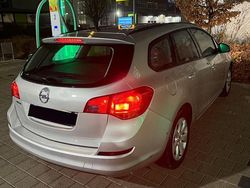 Silber Gebraucht 2010 Opel Astra Kombi | 4.500 € (Teuer)
