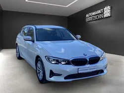 Weiß Gebraucht 2022 BMW 320 Sport Line Kombi | 25.200 € (Superpreis)