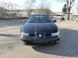 Schwarz Gebraucht 2001 Seat Leon Limousine | 299 € (Superpreis)