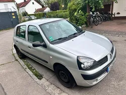 Silber Gebraucht 2005 Renault Clio II Limousine | 1.500 €