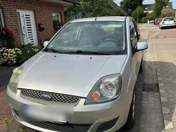 Grau Gebraucht 2008 Ford Fiesta Kleinwagen | 750 €