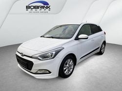 Weiß Gebraucht 2016 Hyundai i20 Passion Limousine | 8.990 € (Fairer Preis)