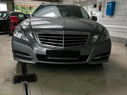Silber Gebraucht 2013 Mercedes E250 Avantgarde Kombi | 14.200 €