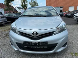 Silber Gebraucht 2011 Toyota Yaris Limousine | 3.690 € (Guter Preis)
