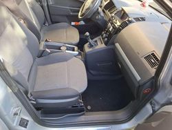 Grau Gebraucht 2010 Opel Zafira Family Van / Kleinbus | 4.100 € (Fairer Preis)