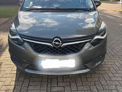Grau Gebraucht 2018 Opel Zafira Tourer Van / Kleinbus | 11.000 € (Guter Preis)