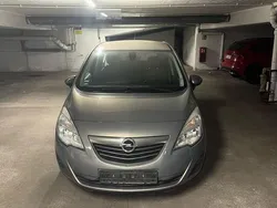 Silber Gebraucht 2010 Opel Meriva Van / Kleinbus | 5.490 €