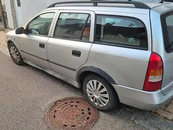 Silber Gebraucht 1998 Opel Astra Limousine | 350 €
