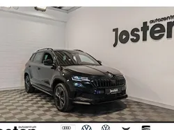 Schwarz (schwarzmagic perleffekt) Gebraucht 2024 Skoda Karoq SportLine SUV | 33.880 € (Fairer Preis)