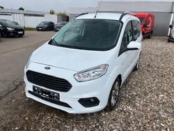 Weiß Gebraucht 2021 Ford Tourneo Courier Titanium Van / Kleinbus | 15.690 € (Fairer Preis)