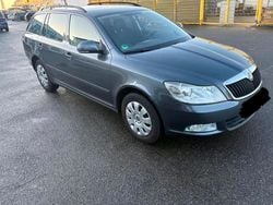 Grau Gebraucht 2011 Skoda Octavia Sport Kombi | 4.150 € (Guter Preis)