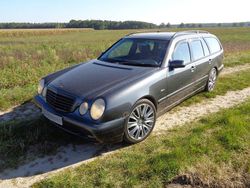 Grau Gebraucht 2000 Mercedes 200 Kombi | 2.900 €