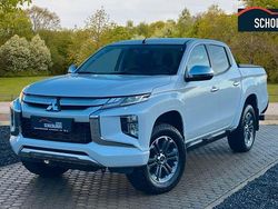 Weiß Gebraucht 2021 Mitsubishi L200 Select Abholung | 31.980 € (Fairer Preis)
