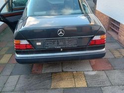 Grau Gebraucht 1991 Mercedes E200 Sportline Limousine | 7.500 €