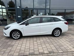 Weiß Gebraucht 2021 Opel Astra Kombi | 14.470 € (Fairer Preis)