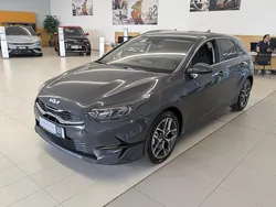 Grau Neu 2025 Kia Ceed Limousine | 25.790 € (Etwas zu teuer)