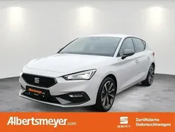 Weiß Gebraucht 2023 Seat Leon FR Limousine | 24.888 € (Fairer Preis)