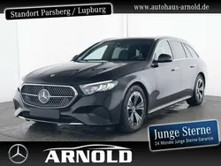Schwarz (obsidianschwarz) Gebraucht 2024 Mercedes E200 Avantgarde Kombi | 43.800 € (Guter Preis)