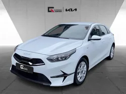 (wd) cararraweiss Gebraucht 2024 Kia Ceed Vision Limousine | 22.290 € (Etwas zu teuer)