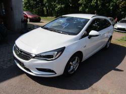 Schneeweiss/summitwhite/arctic Gebraucht 2018 Opel Astra Business Kombi | 7.490 € (Guter Preis)