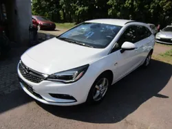 Schneeweiss/summitwhite/arctic Gebraucht 2018 Opel Astra Business Kombi | 7.990 € (Guter Preis)