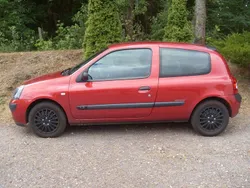 Rot Gebraucht 2003 Renault Clio II Extreme Limousine | 2.275 € (Fairer Preis)