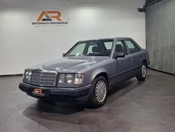 Grau Gebraucht 1989 Mercedes E300 Limousine | 17.499 €