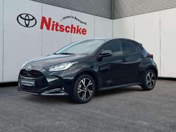 Black mica / ink Neu 2025 Toyota Yaris Hybrid Limousine | 23.790 € (Guter Preis)