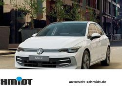 Pure white uni Gebraucht 2024 VW Golf VIII Life Limousine | 26.990 € (Teuer)