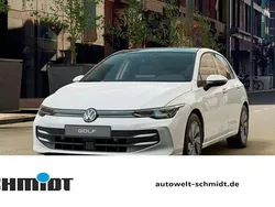 Pure white uni Gebraucht 2024 VW Golf VIII Life Limousine | 25.444 € (Fairer Preis)