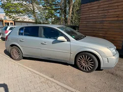 Grau Gebraucht 2005 Opel Signum Kombi | 500 €