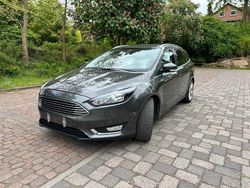 Grau Gebraucht 2015 Ford Focus Titanium Kombi | 10.800 € (Etwas zu teuer)