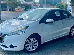 Weiß Gebraucht 2014 Peugeot 208 Kleinwagen | 3.500 € (Guter Preis)