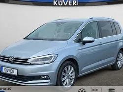 Silber Gebraucht 2024 VW Touran Highline Van / Kleinbus | 35.850 € (Fairer Preis)