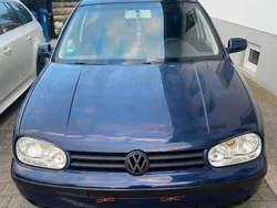 Blau Gebraucht 1999 VW Golf IV Kleinwagen | 2.300 € (Teuer)