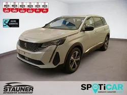 Weiß Gebraucht 2024 Peugeot 5008 Allure Van / Kleinbus | 27.480 € (Guter Preis)