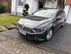 Grau Gebraucht 2015 VW Passat Kombi | 11.200 € (Fairer Preis)